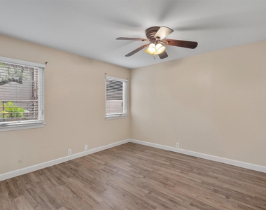 6810 Deatonhill Dr - Photo Thumbnail 11