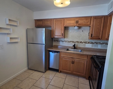 1840 Burton Dr - Photo Thumbnail 8