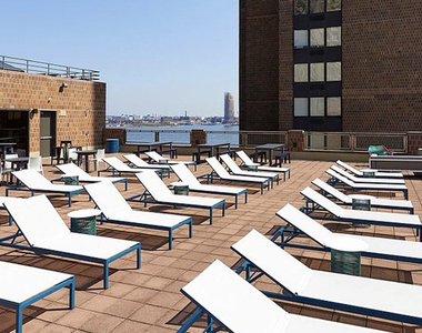 30 Waterside Plaza - Photo Thumbnail 11