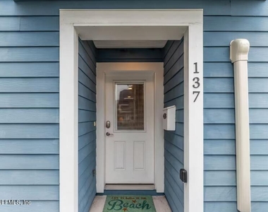 137 S 6th Avenue - Photo Thumbnail 2
