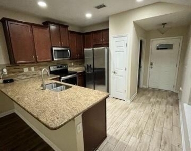 7067 Emsley Circle - Photo Thumbnail 3