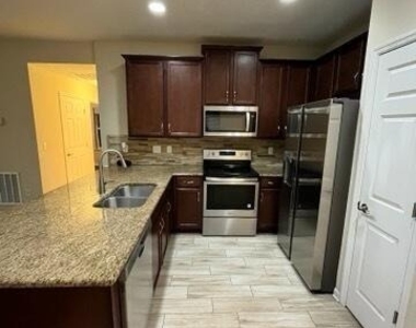 7067 Emsley Circle - Photo Thumbnail 4