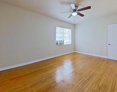 1464 Holmesdale Road - Photo Thumbnail 8