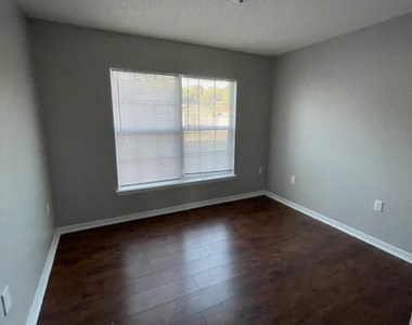 10538 Lantana Lakes Drive N - Photo Thumbnail 17