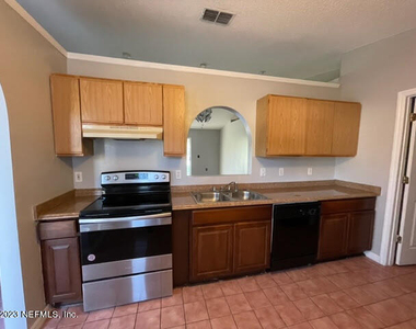 10538 Lantana Lakes Drive N - Photo Thumbnail 2