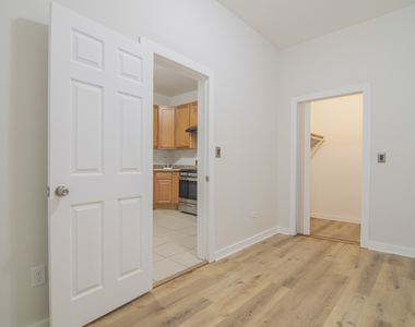 1141 S Francisco Avenue - Photo Thumbnail 11