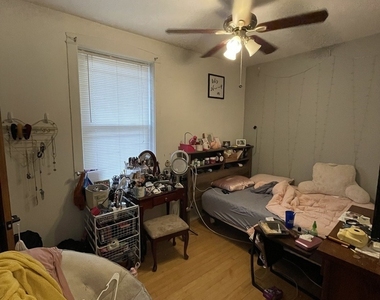 3722 N Sheffield Avenue - Photo Thumbnail 2