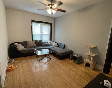 3722 N Sheffield Avenue - Photo Thumbnail 1