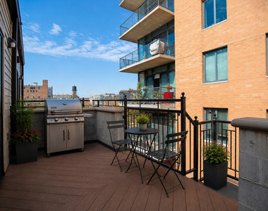 918 W Van Buren Street - Photo Thumbnail 16