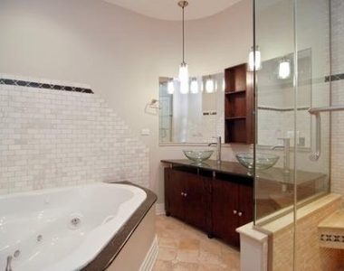 918 W Van Buren Street - Photo Thumbnail 9