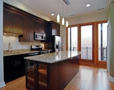 918 W Van Buren Street - Photo Thumbnail 5
