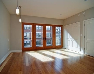 918 W Van Buren Street - Photo Thumbnail 7