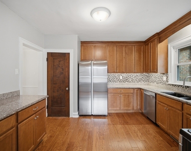 7236 W Pratt Avenue - Photo Thumbnail 4