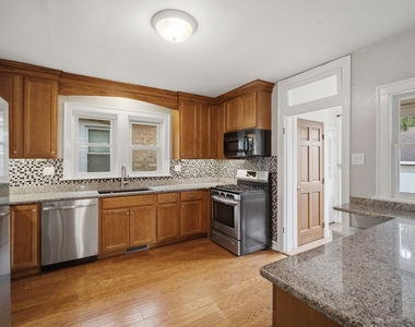 7236 W Pratt Avenue - Photo Thumbnail 3