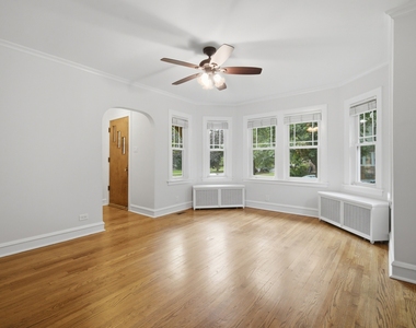 7236 W Pratt Avenue - Photo Thumbnail 2