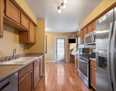 517 Longwood Drive - Photo Thumbnail 4