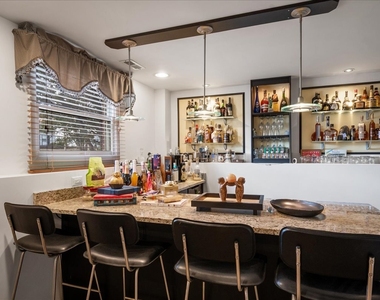 517 Longwood Drive - Photo Thumbnail 15