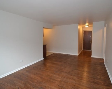1040 W Hollywood Avenue - Photo Thumbnail 9
