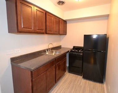 1040 W Hollywood Avenue - Photo Thumbnail 1