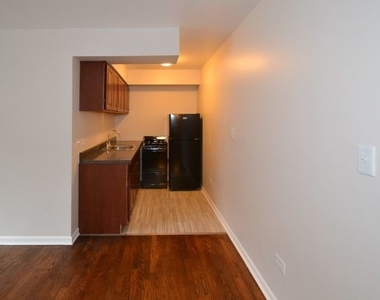 1040 W Hollywood Avenue - Photo Thumbnail 3
