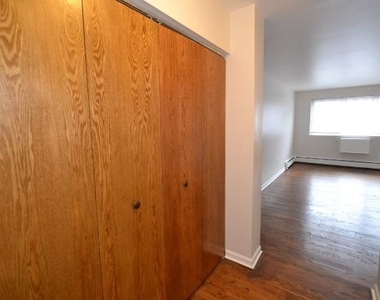 1040 W Hollywood Avenue - Photo Thumbnail 11