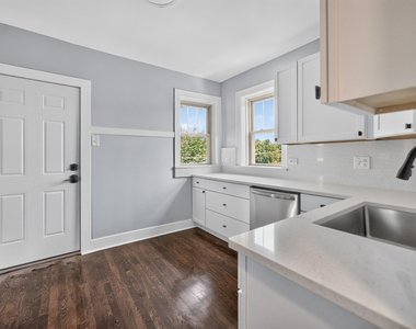 1101 S Oak Park Avenue - Photo Thumbnail 7