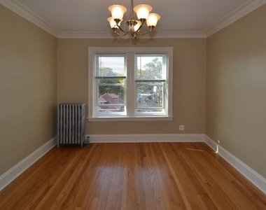 6326 N Artesian Avenue - Photo Thumbnail 9