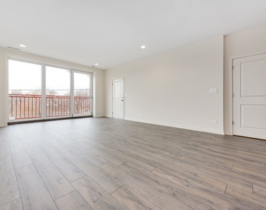 2824 W Van Buren Street - Photo Thumbnail 2