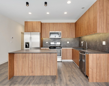 2824 W Van Buren Street - Photo Thumbnail 6