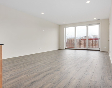 2824 W Van Buren Street - Photo Thumbnail 3