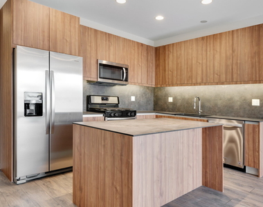 2824 W Van Buren Street - Photo Thumbnail 5