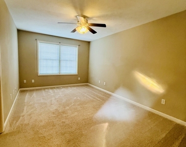 1112 Ekstam Drive - Photo Thumbnail 10