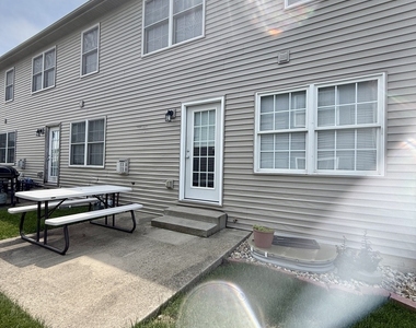 1112 Ekstam Drive - Photo Thumbnail 20