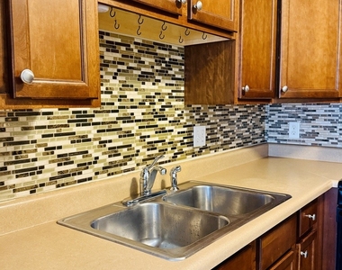 1112 Ekstam Drive - Photo Thumbnail 3