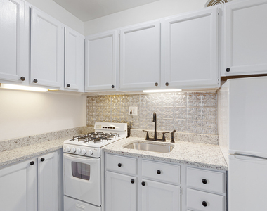 2342 N Spaulding Avenue - Photo Thumbnail 2