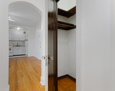 2342 N Spaulding Avenue - Photo Thumbnail 4
