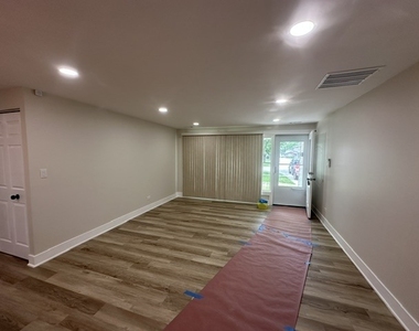 1707 Winthrop Lane - Photo Thumbnail 3