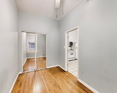 1037 S Racine Avenue - Photo Thumbnail 12