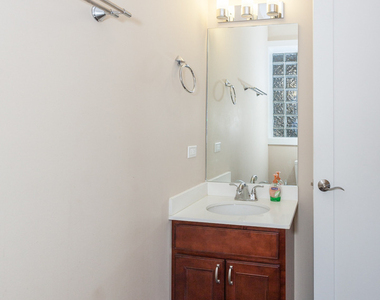 815 W Newport Avenue - Photo Thumbnail 10