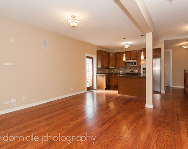 815 W Newport Avenue - Photo Thumbnail 4