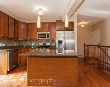 815 W Newport Avenue - Photo Thumbnail 1