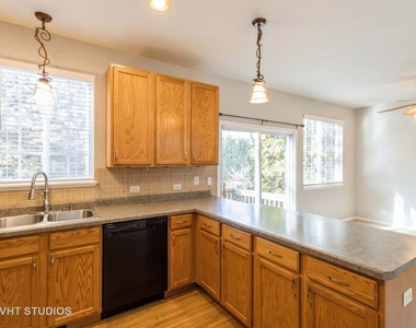 271 Evergreen Circle - Photo Thumbnail 5