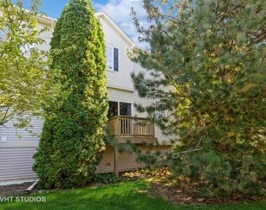 271 Evergreen Circle - Photo Thumbnail 2