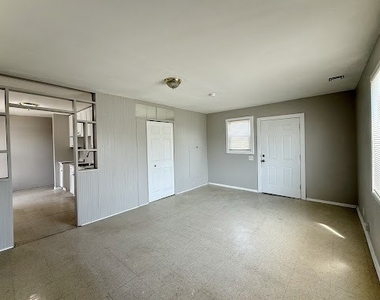 2531 N Tripp Avenue - Photo Thumbnail 4