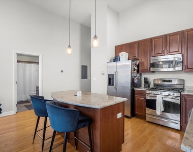 3734 N Wilton Avenue - Photo Thumbnail 3