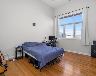 3734 N Wilton Avenue - Photo Thumbnail 9