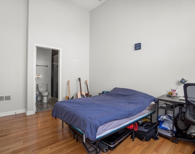 3734 N Wilton Avenue - Photo Thumbnail 10