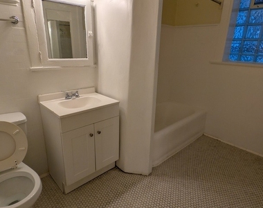 607 E 60th Street - Photo Thumbnail 5