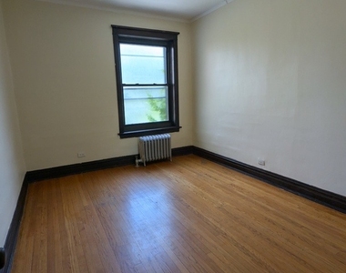 607 E 60th Street - Photo Thumbnail 4