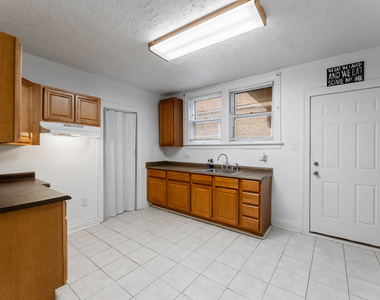 6758 S Campbell Avenue - Photo Thumbnail 7
